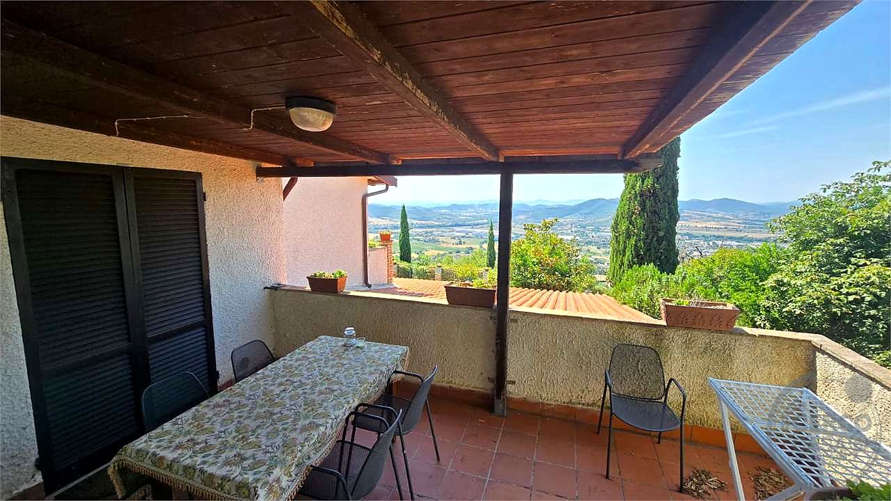 In vendita a Magione (Umbria) agriturismo composto da tre unità immobiliari.