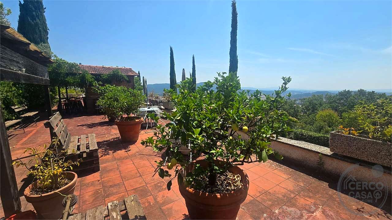 In vendita a Magione (Umbria) agriturismo composto da tre unità immobiliari.