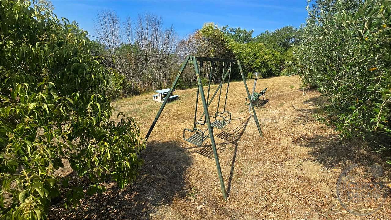 In vendita a Magione (Umbria) agriturismo composto da tre unità immobiliari.