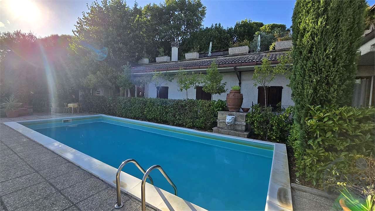 In vendita a Magione (Umbria) agriturismo composto da tre unità immobiliari.