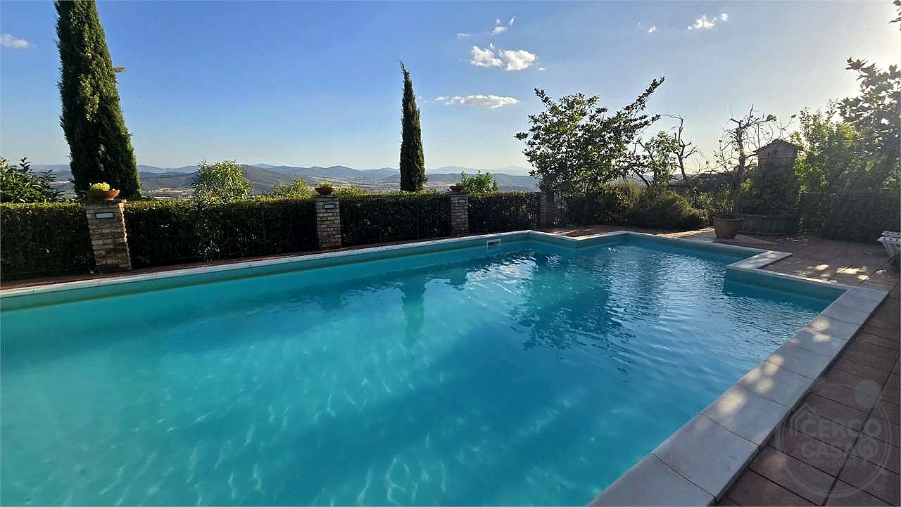 In vendita a Magione (Umbria) agriturismo composto da tre unità immobiliari.
