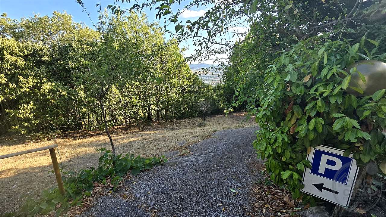 In vendita a Magione (Umbria) agriturismo composto da tre unità immobiliari.