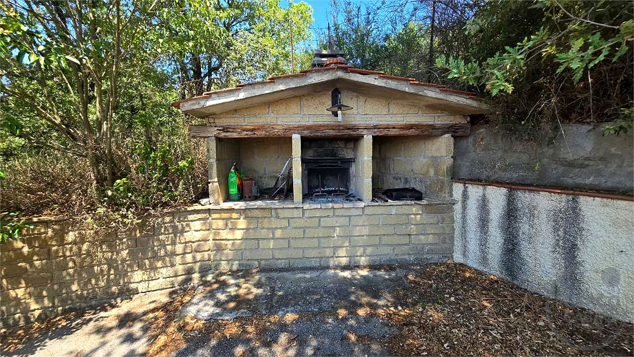In vendita a Magione (Umbria) agriturismo composto da tre unità immobiliari.