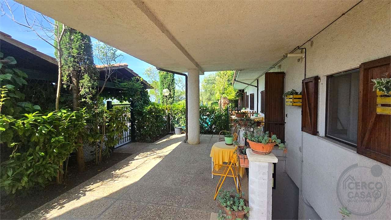 In vendita a Magione (Umbria) agriturismo composto da tre unità immobiliari.