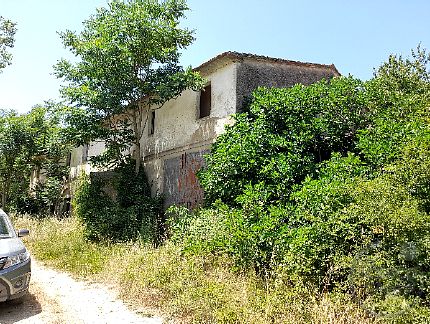Antico Casale con Annesso Rurale da Ristrutturare