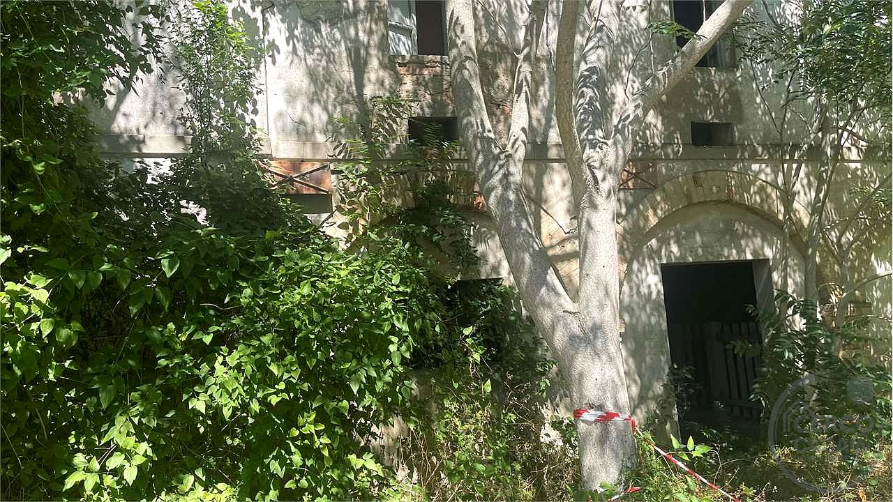 Antico Casale con Annesso Rurale da Ristrutturare