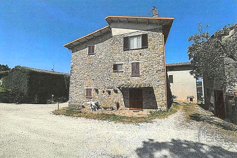 Porzione di casale arredato in vendita tra le colline umbre