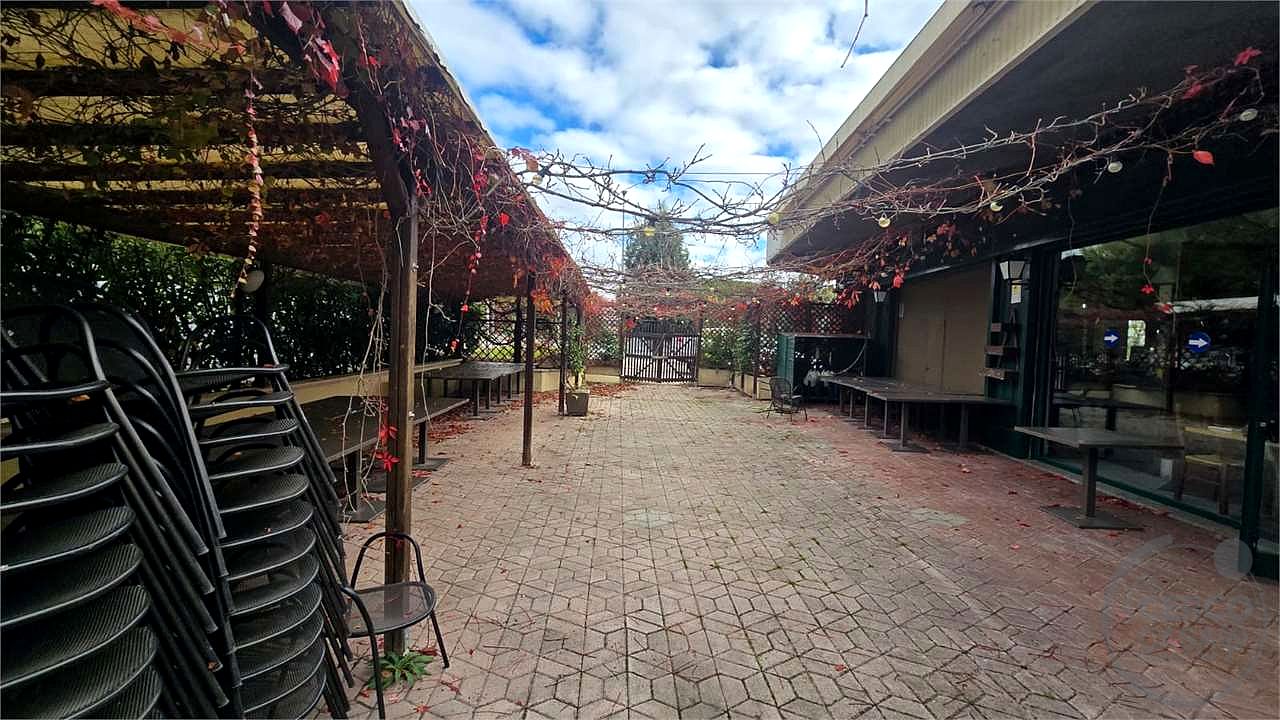 Vendesi ristorante pizzeria a San Mariano Corciano