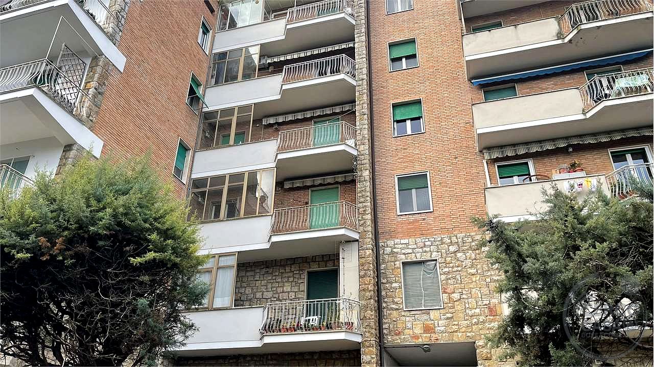 Perugia – Monteluce | Ampio appartamento con garage, cantina e soffitta