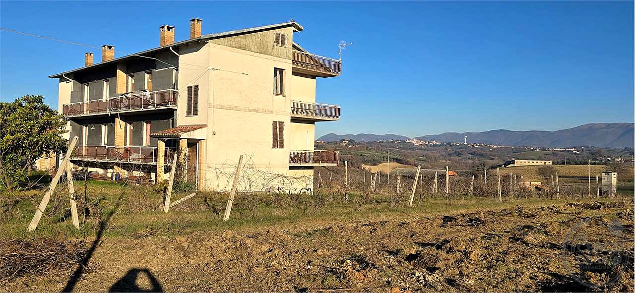 Bifamiliare a Montefalco (PG)