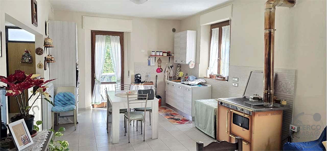 ZONA PREPO Casa singola con due appartamenti e ampio terreno privato