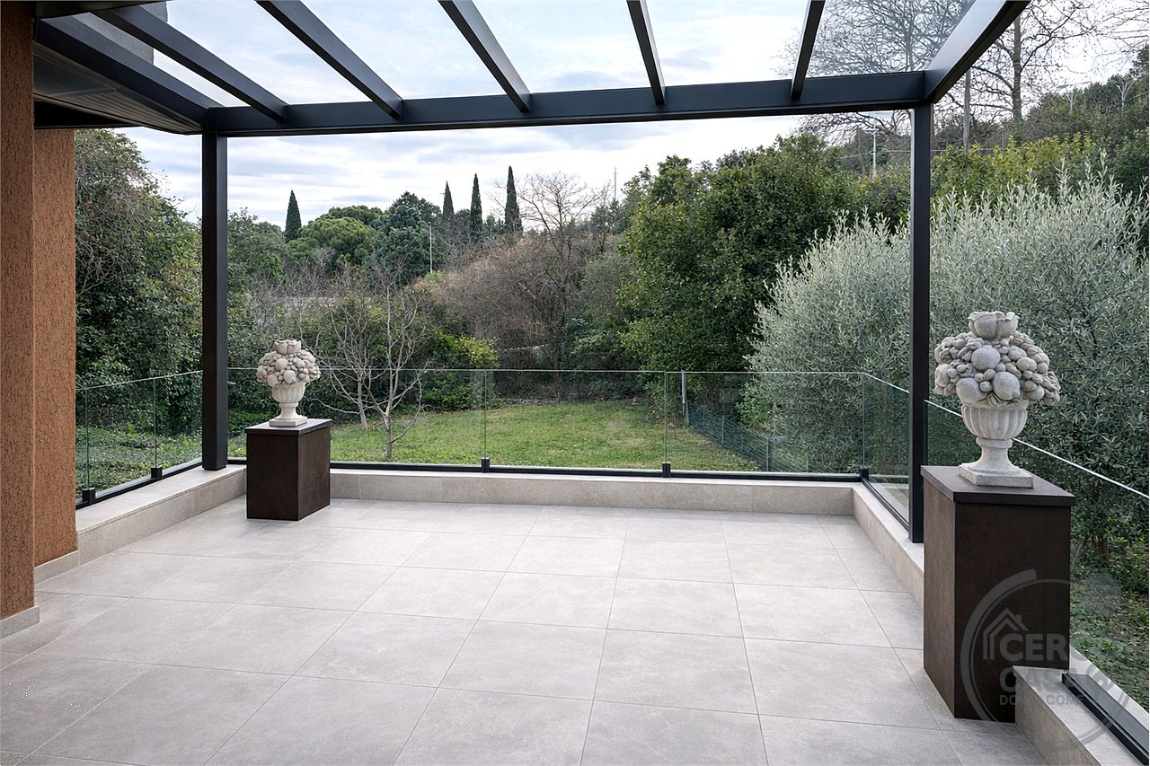 ZONA PREPO Casa singola con due appartamenti e ampio terreno privato
