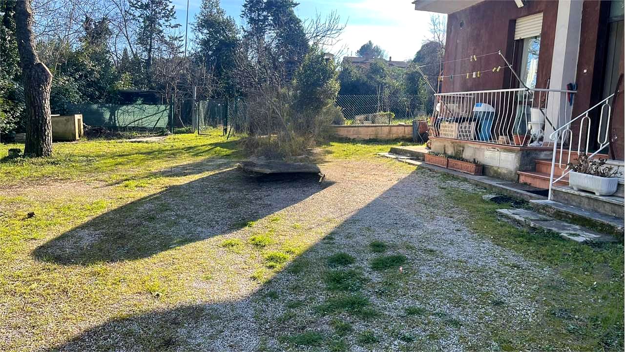 ZONA PREPO Casa singola con due appartamenti e ampio terreno privato
