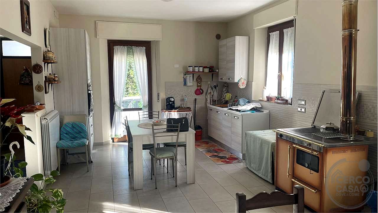 ZONA PREPO Casa singola con due appartamenti e ampio terreno privato