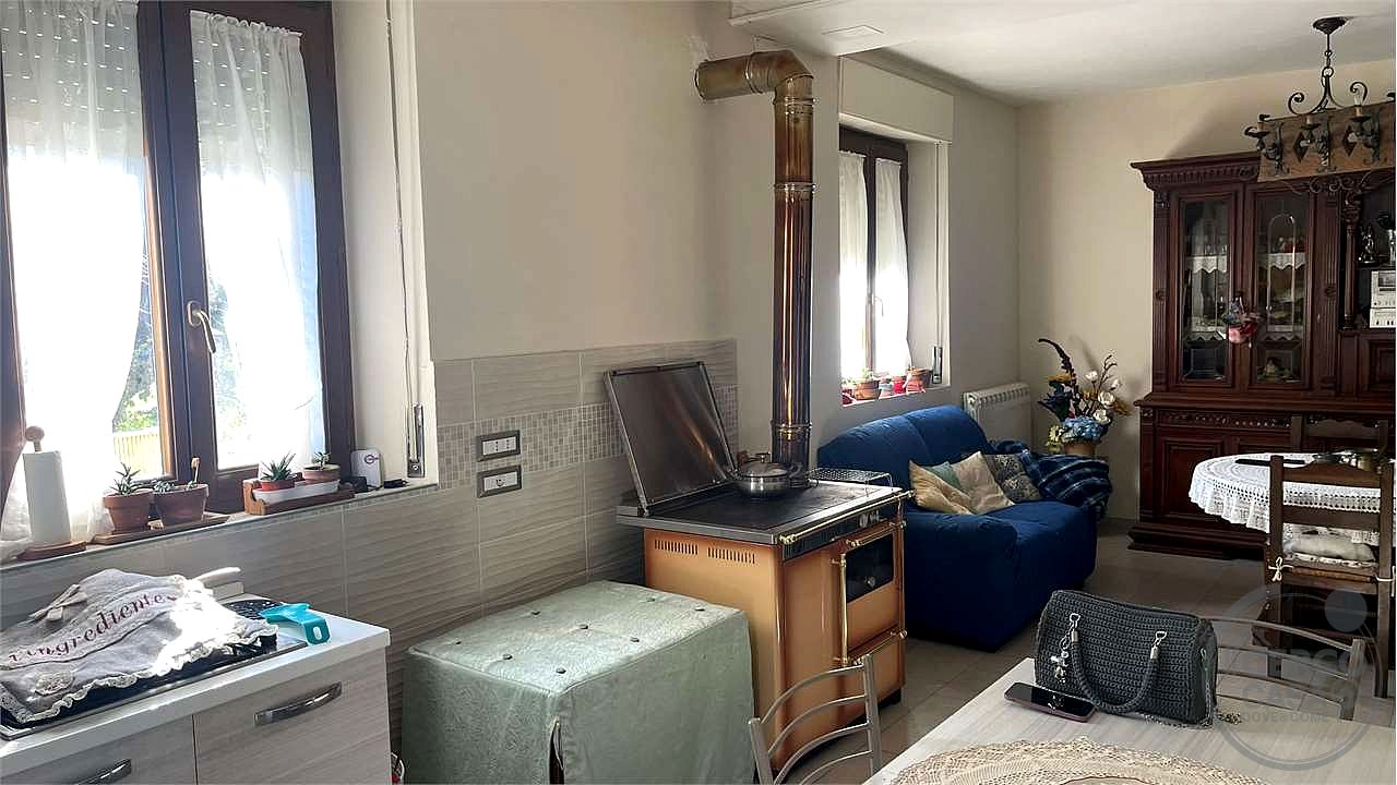ZONA PREPO Casa singola con due appartamenti e ampio terreno privato