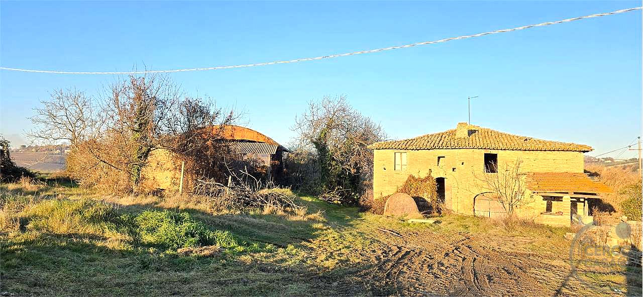 Casolare da ristrutturare a Montefalco (PG)