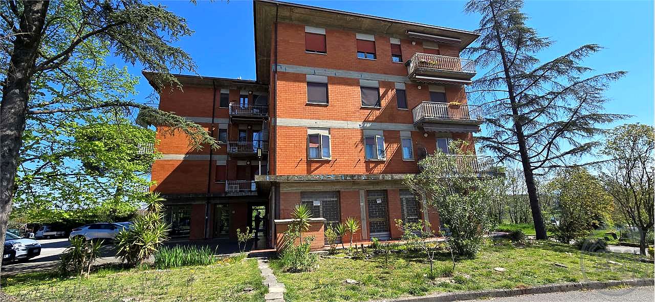 Affittasi locale commerciale a Perugia – Via G. Frenguelli