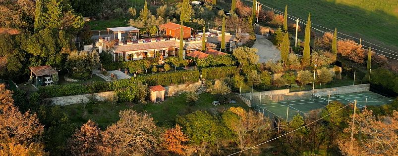 Casale in vendita con piscina a Montebitorno Magione Umbria