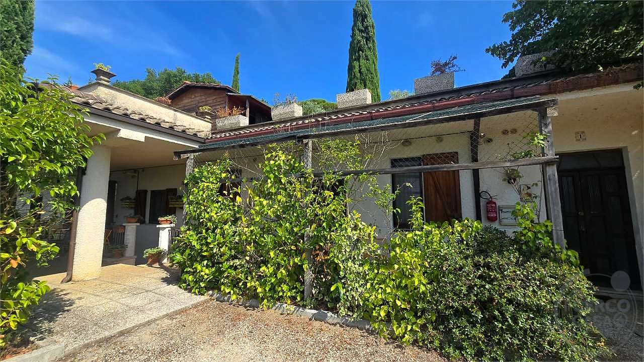 Casale in vendita con piscina a Montebitorno Magione Umbria