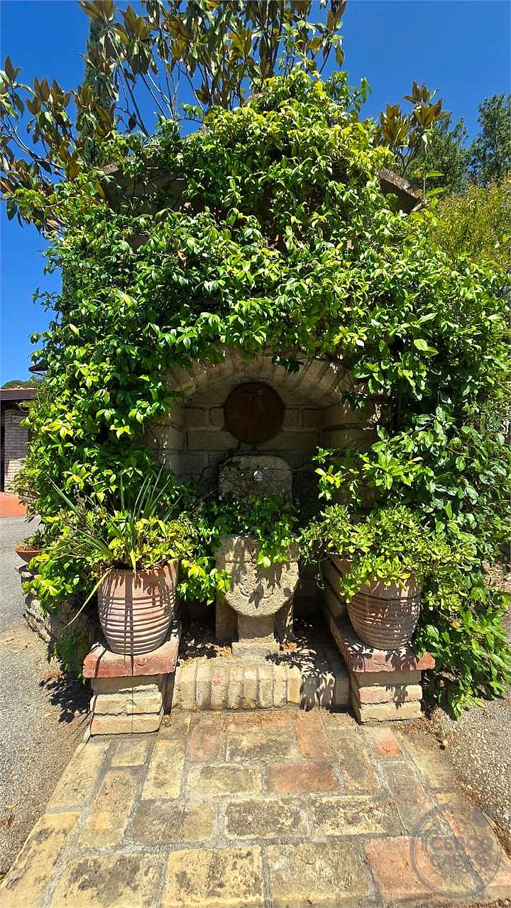 Casolari del Cardellino due unità indipendenti già suddivise Magione Umbria