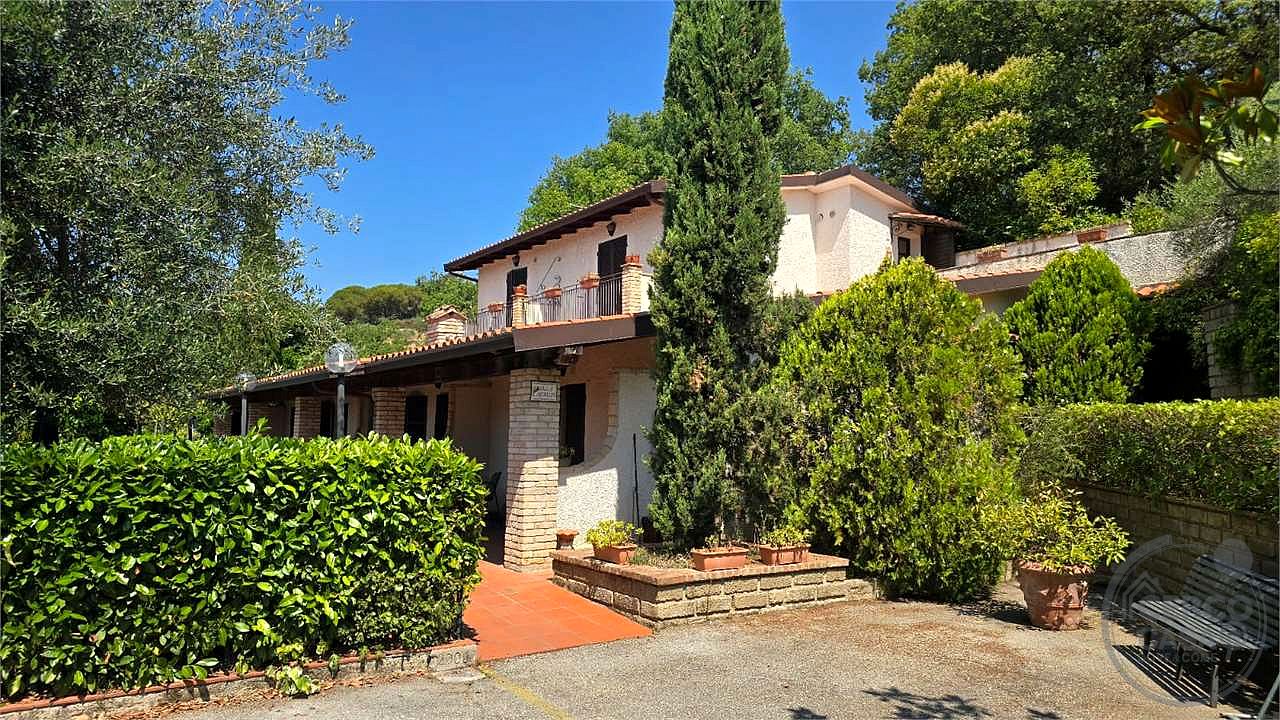 Casolari del Cardellino due unità indipendenti già suddivise Magione Umbria