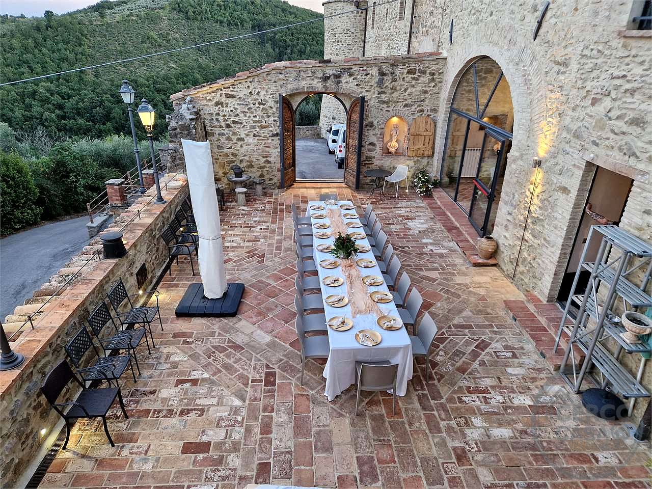 Prestigioso complesso immobiliare storico con affreschi del Perugino – Montevibiano Nuovo, Marsciano
