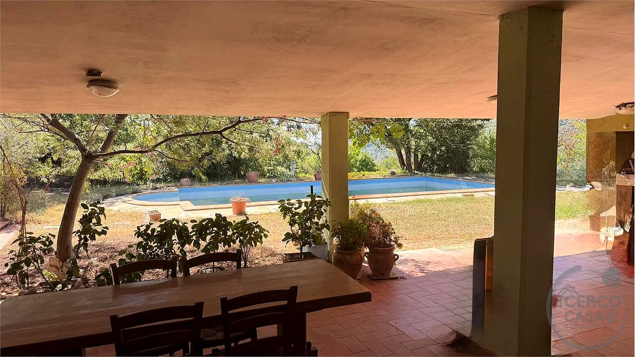 Elegante villa contemporanea con piscina, giardino riservato e dependance indipendente