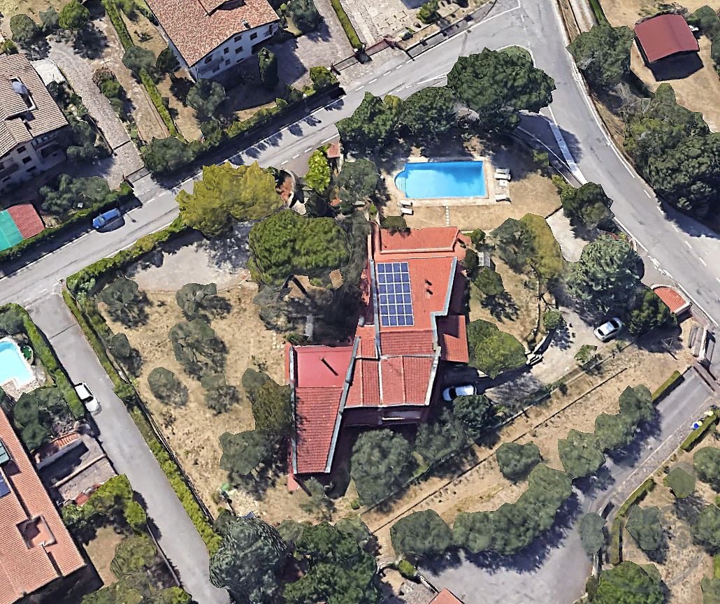 Elegante villa contemporanea con piscina, giardino riservato e dependance indipendente