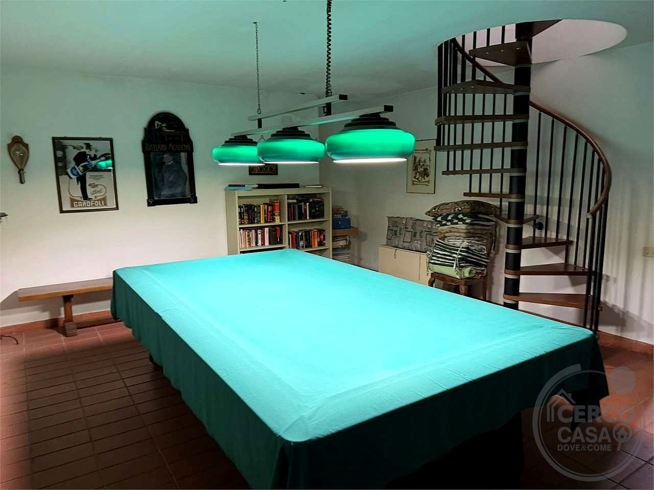 Elegante villa contemporanea con piscina, giardino riservato e dependance indipendente