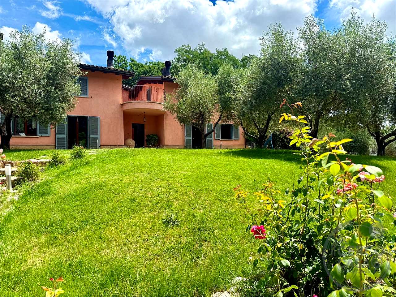 SAN VETTURINO – ESCLUSIVA PORZIONE DI VILLA DI RECENTE COSTRUZIONE CON GIARDINO