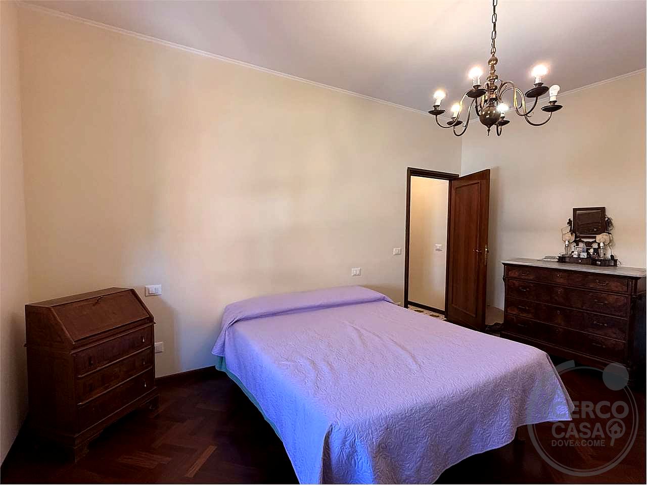 Appartamento ristrutturato con 4 camere.