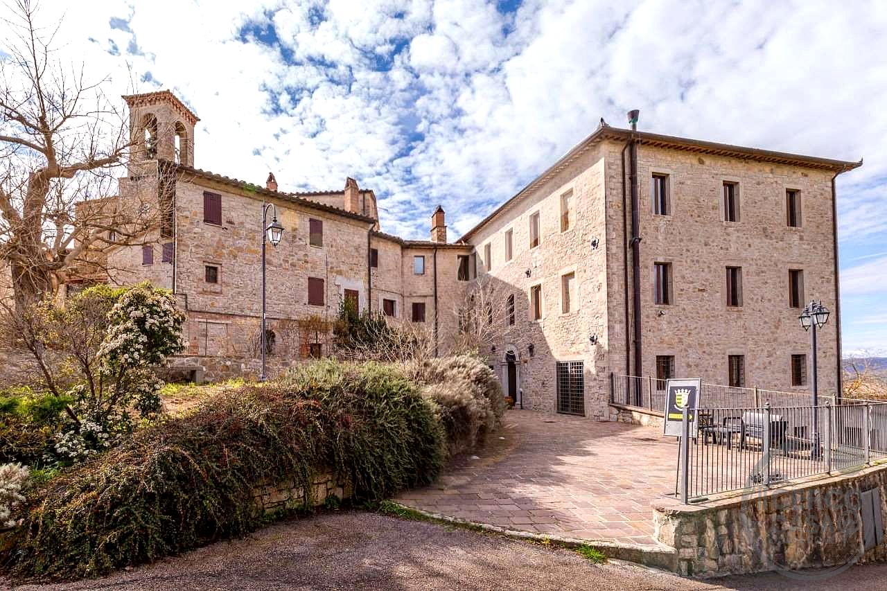 Todi, Castello Izzalini: vendesi trilocale n. 14 Secondo Piano