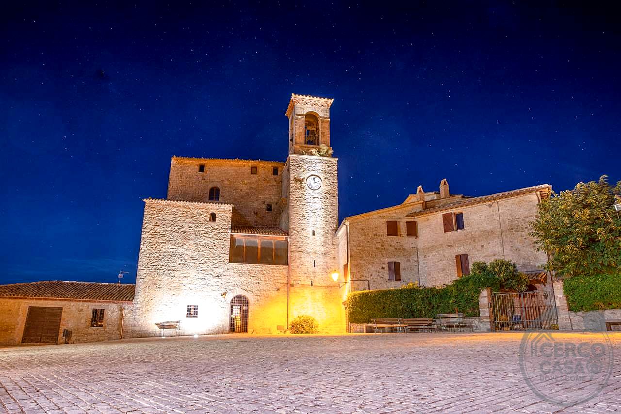 Todi, Castello Izzalini: vendesi trilocale n. 14 Secondo Piano