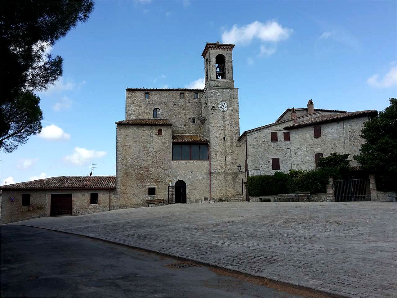 Todi, Castello Izzalini: vendesi trilocale n. 14 Secondo Piano