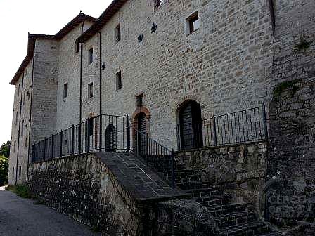 Todi, Castello Izzalini: vendesi trilocale n. 3 Piano Terra