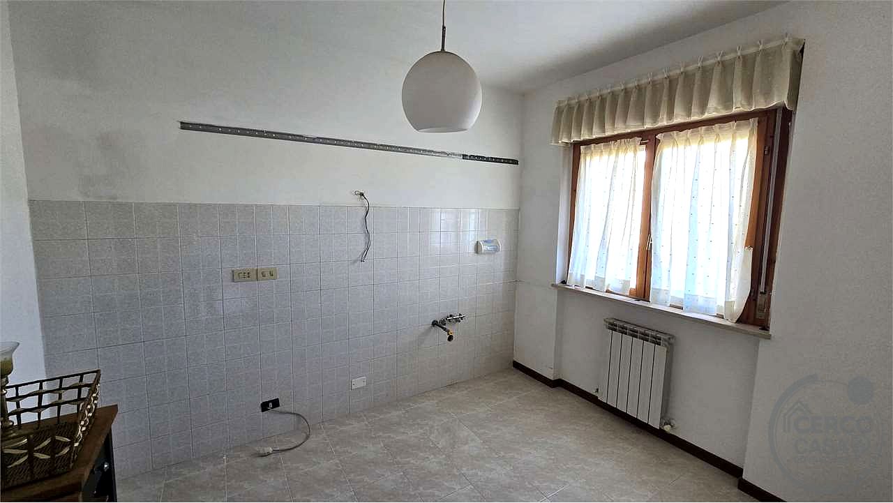 VILLETTA A SCHIERA CON TAVERNA, MANSARDA, GIARDINO E TERRAZZO – LACUGNANO, PERUGIA