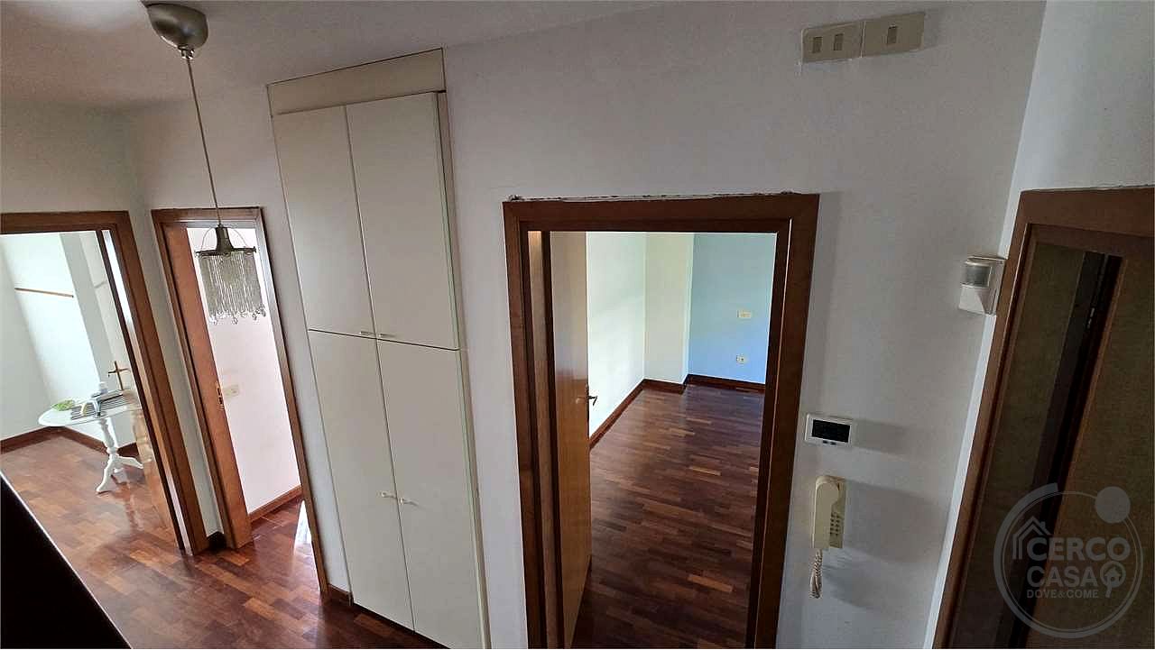 VILLETTA A SCHIERA CON TAVERNA, MANSARDA, GIARDINO E TERRAZZO – LACUGNANO, PERUGIA