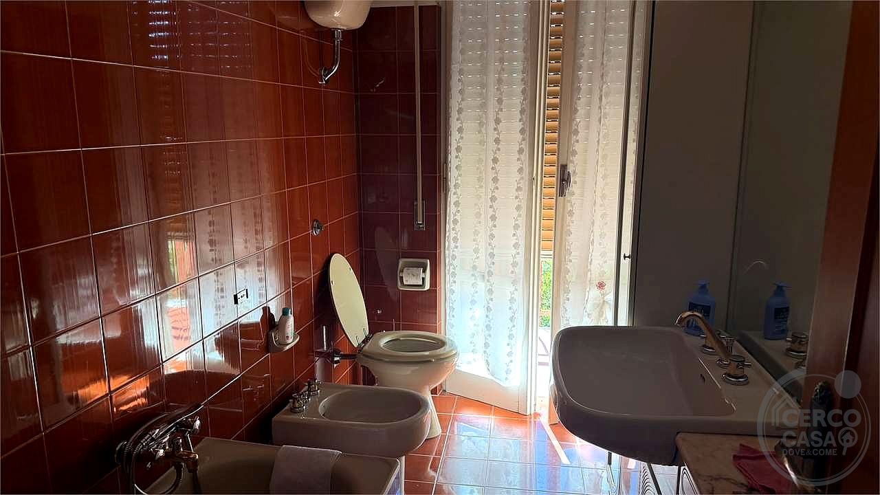 Abitazione su due livelli con soffitta e terrazzini