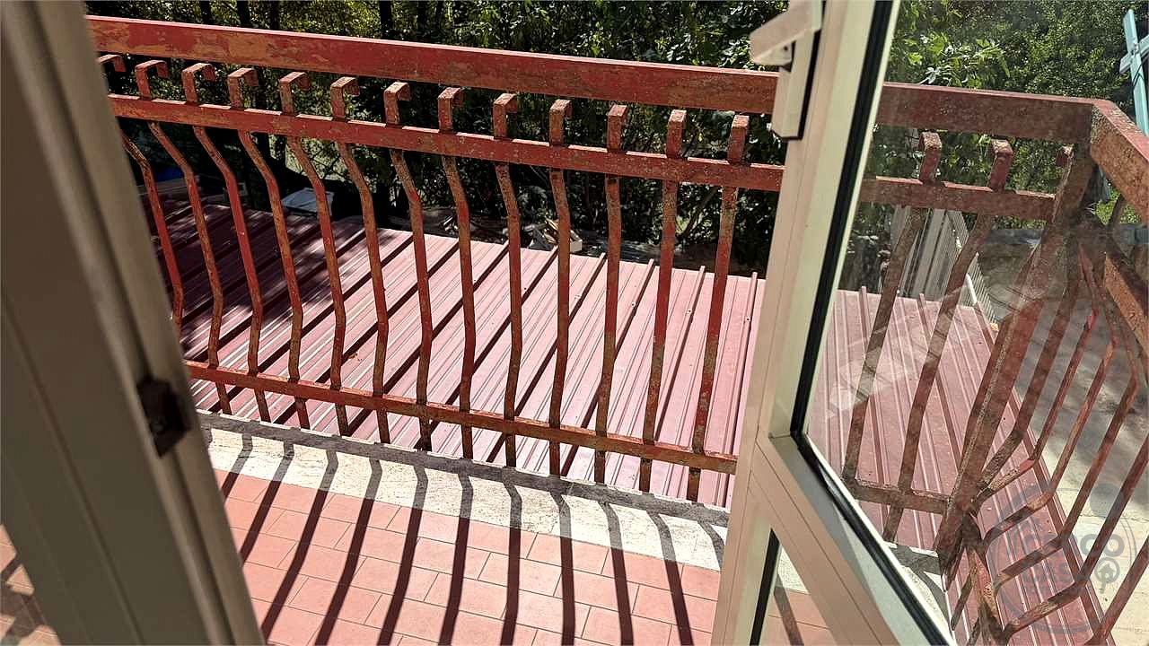 Abitazione su due livelli con soffitta e terrazzini