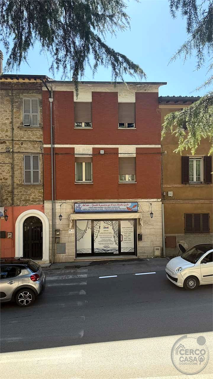 Abitazione su due livelli con soffitta e terrazzini