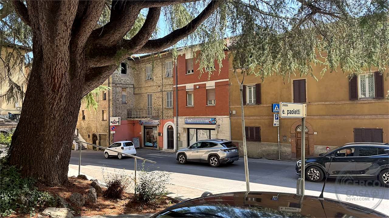 Abitazione su due livelli con soffitta e terrazzini