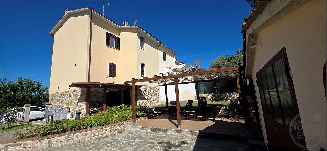 CASA CIELO-TERRA RISTRUTTURATA CON GIARDINO PRIVATO