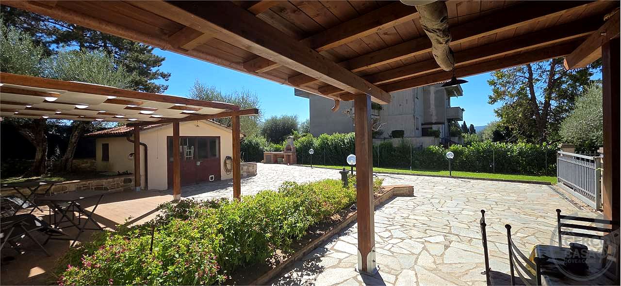 CASA CIELO-TERRA RISTRUTTURATA CON GIARDINO PRIVATO