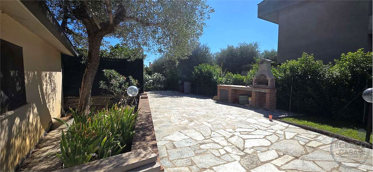 CASA CIELO-TERRA RISTRUTTURATA CON GIARDINO PRIVATO