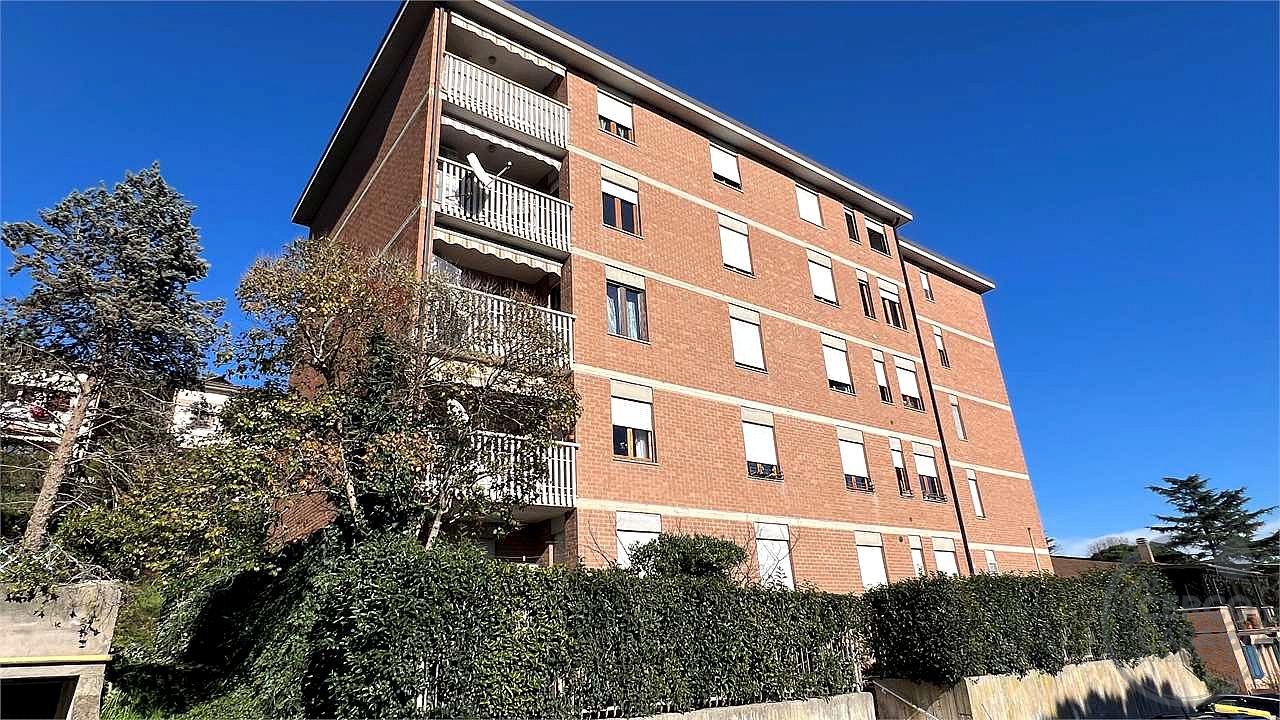FERRO DI CAVALLO TRILOCALE CON GIARDINO