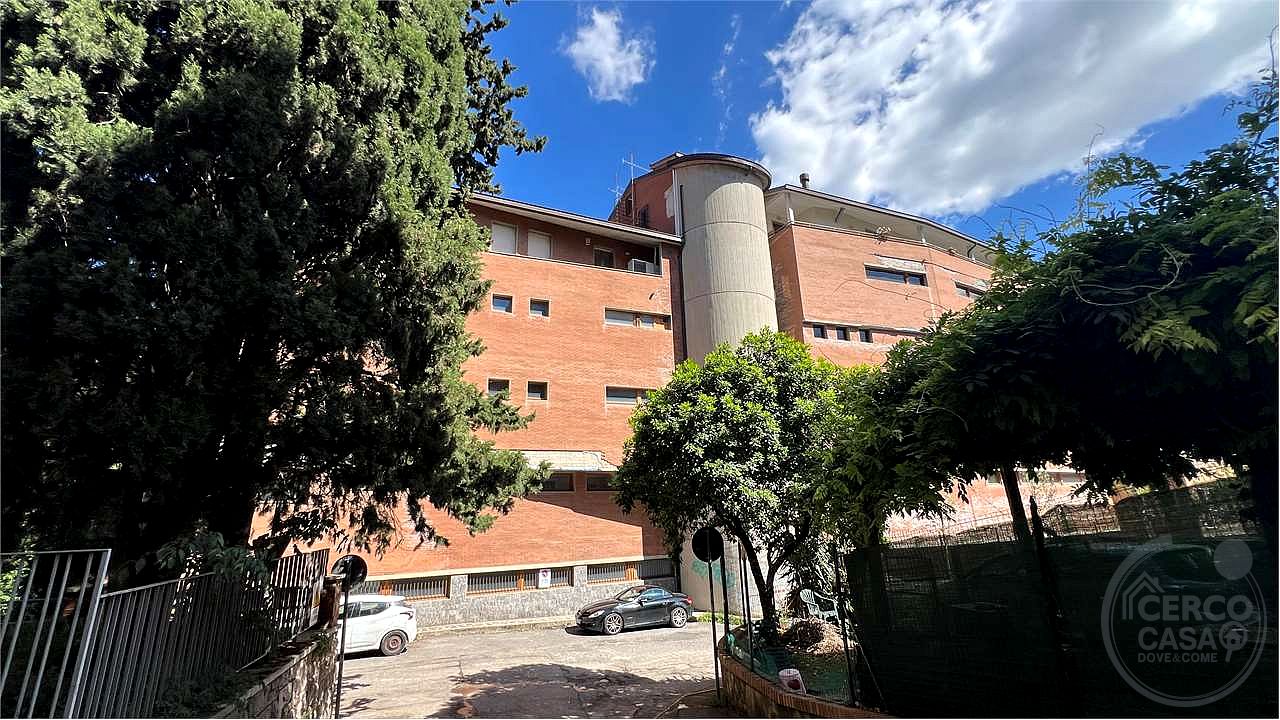 Immobile di 260 mq su un unico livello in zona centrale